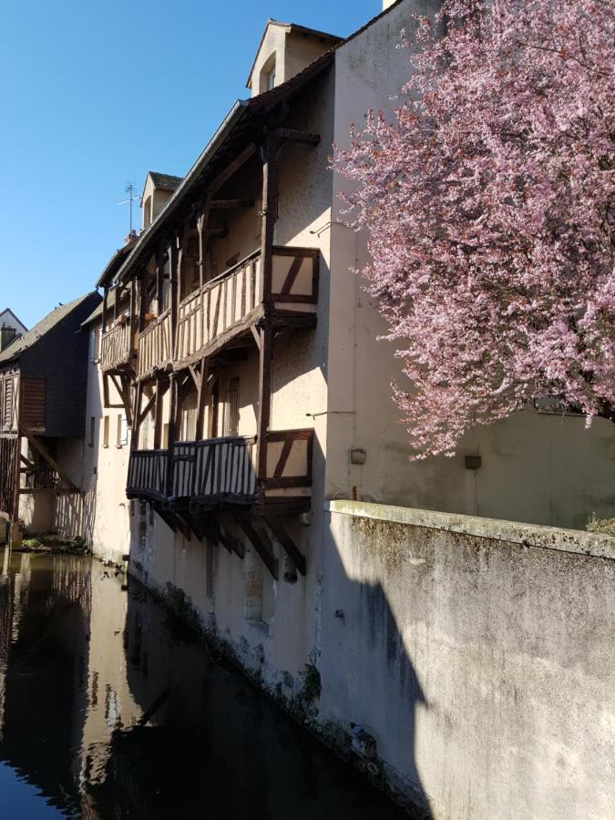 La Maison Virginie 1 A 2 Pers Charmant Hyper Centre- Cour- Parking- Linge- Fibre- Proximite Lac Canal Piscine Монтаржи Экстерьер фото