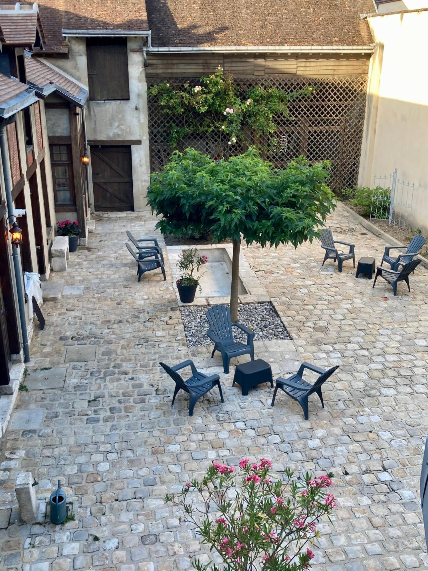 La Maison Virginie 1 A 2 Pers Charmant Hyper Centre- Cour- Parking- Linge- Fibre- Proximite Lac Canal Piscine Монтаржи Экстерьер фото