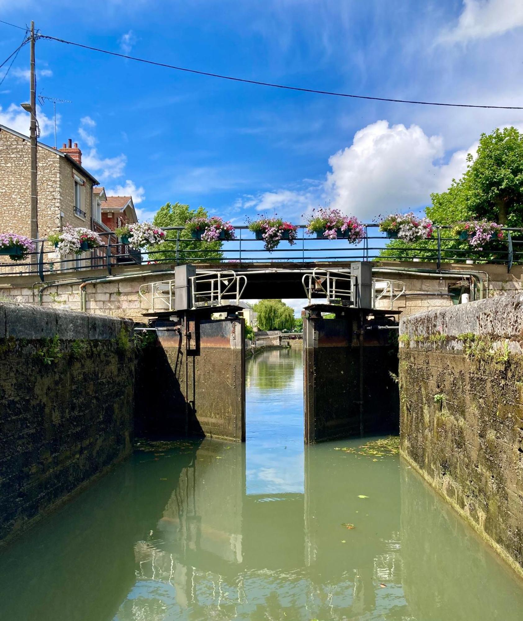 La Maison Virginie 1 A 2 Pers Charmant Hyper Centre- Cour- Parking- Linge- Fibre- Proximite Lac Canal Piscine Монтаржи Экстерьер фото